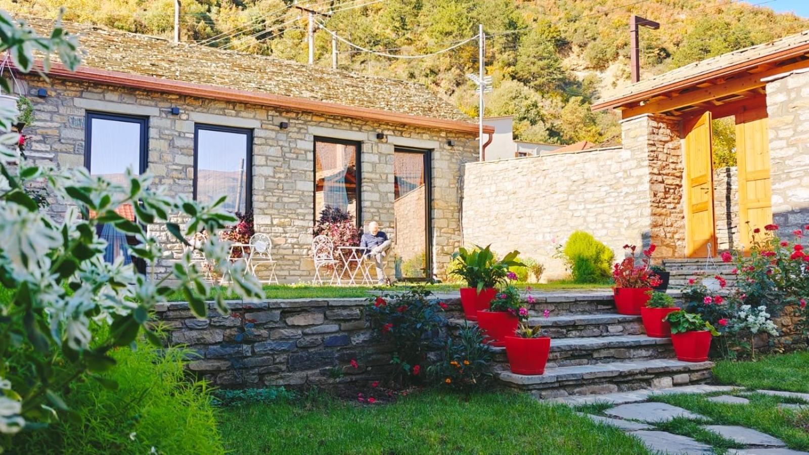 Gogo Moustache Guest House Përmet Exteriér fotografie