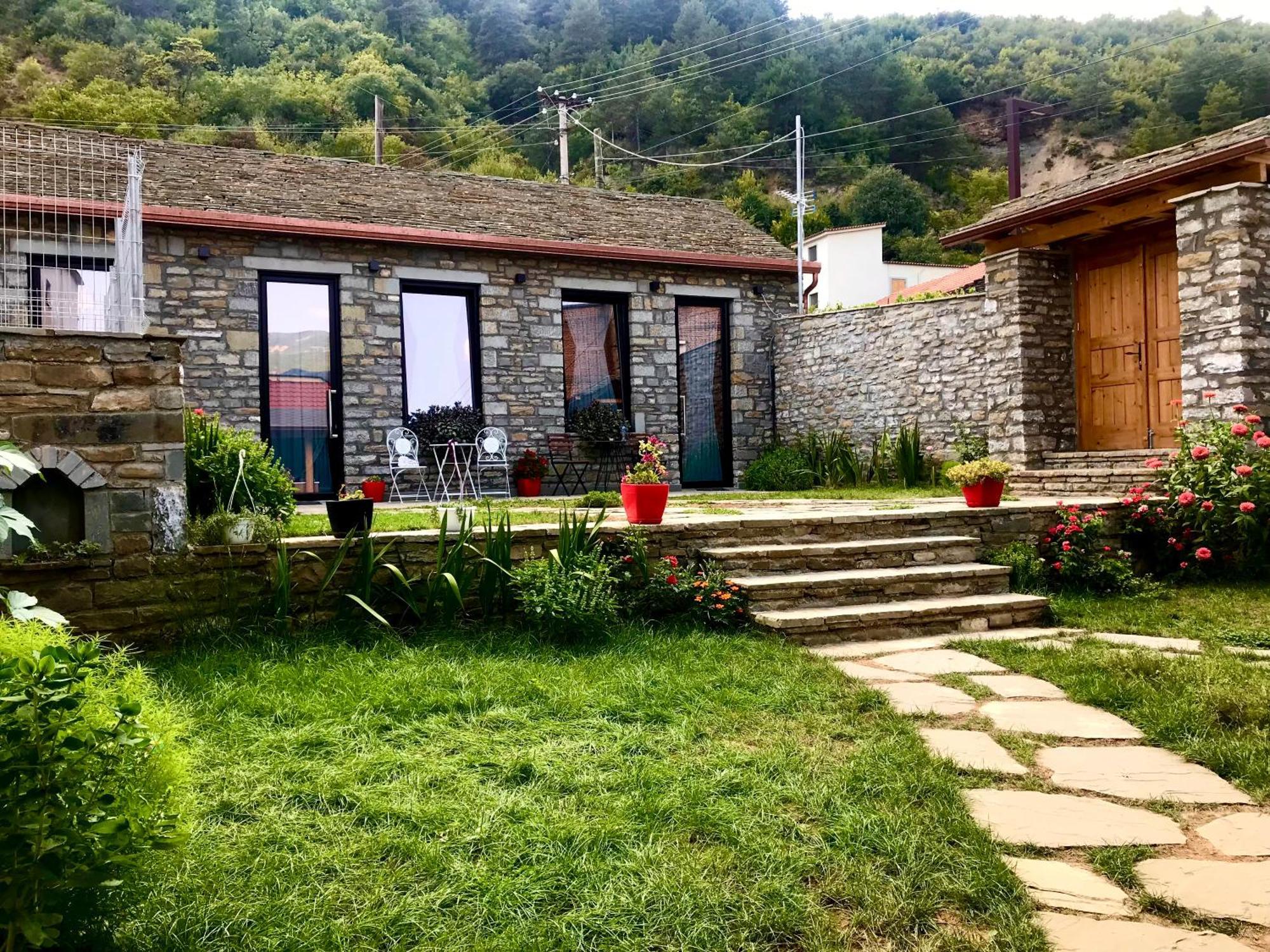 Gogo Moustache Guest House Përmet Exteriér fotografie